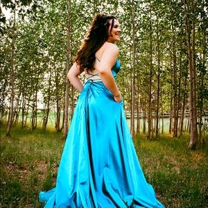 Meet your Posher, Auzy